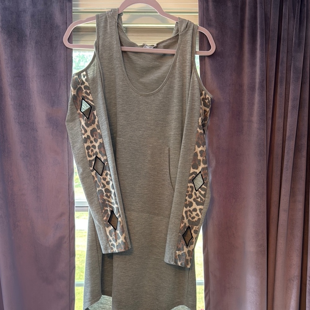 Gray Sleeveless Top with Leopard Print Sleeves